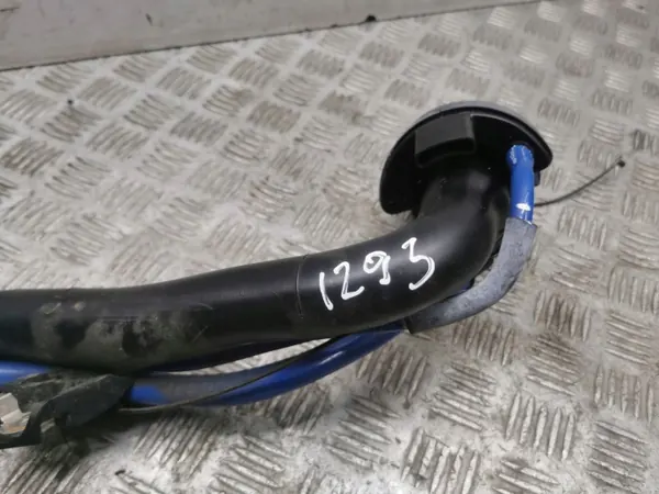 Toyota Corolla E210 Bränslelock OEM AMD201346 image 3