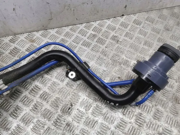 Toyota Corolla E210 Bränslelock OEM AMD201346 image 5