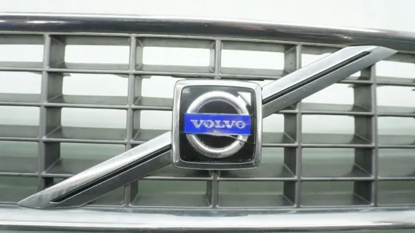 Volvo S80 I Lift Grille OEM 8659947 - Gebruikt image 4