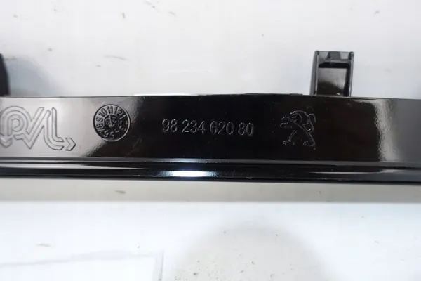 Décor tableau de bord Peugeot 9823462080 208 II 2019- image 8