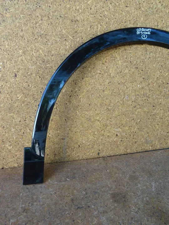 AUDI Q3 8U LIFT 15- S-LINE Etu oikea lokasuoja 8U0853718A image 2