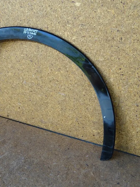 AUDI Q3 8U LIFT 15- S-LINE Etu oikea lokasuoja 8U0853718A image 3