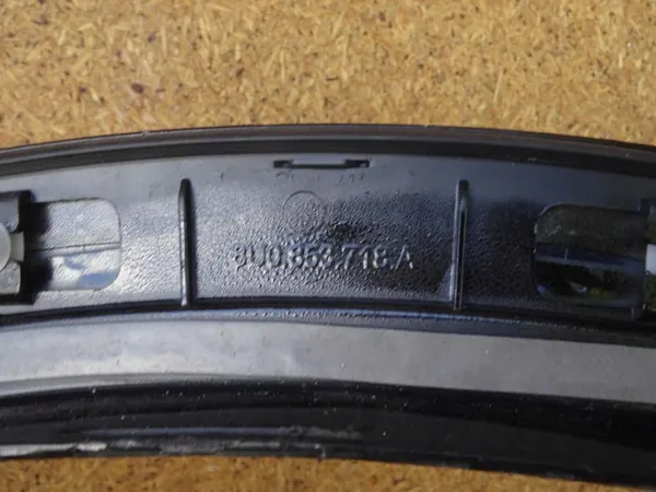 AUDI Q3 8U LIFT 15- S-LINE Etu oikea lokasuoja 8U0853718A image 9