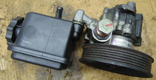 Servostyrningspump Mercedes E-Klass W211 2.6 V6 image 3