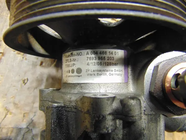 Servostyrningspump Mercedes E-Klass W211 2.6 V6 image 7