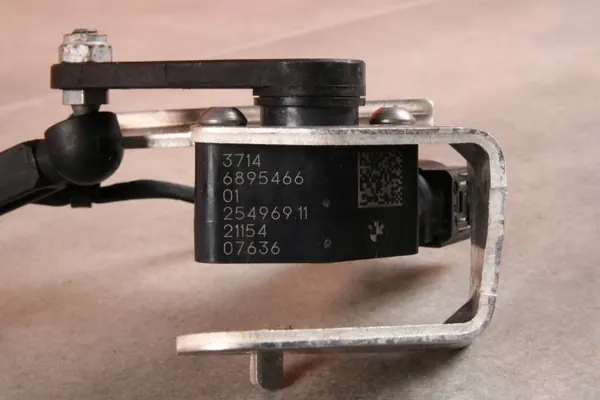 Scheinwerfer-Niveausensor OEM 6895466 Links Hinten image 6