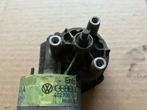 Volkswagen Golf II 1984 Frontscheibenwischermotor OEM image 2