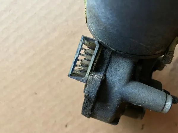 Volkswagen Golf II 1984 Frontscheibenwischermotor OEM image 4