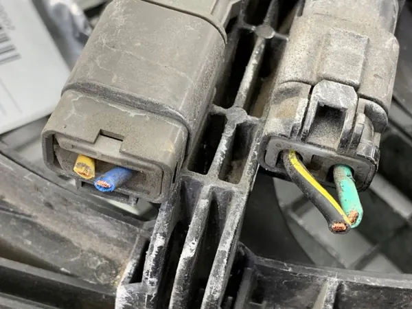 Jäähdyttimen tuuletin OEM 21480-BA60C Nissan Juke F15:lle image 3