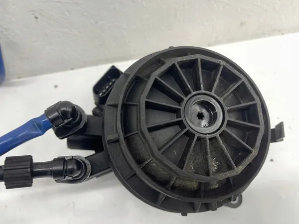 MERCEDES W213 BRÄNSLEFILTERHUS OE A6540900252 image 2