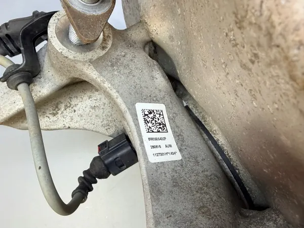 Audi OE Hinterachsschenkel rechts OEM 8W0505432P image 4
