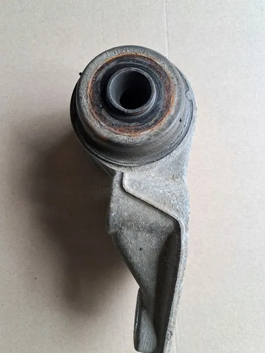 Bakbalksupport AUDI VW 8E0501522H 8E0501521H image 2