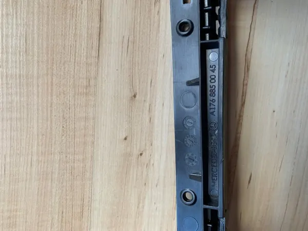 Vänster avgasrörsbracket A1768850045 Mercedes A-klass image 4