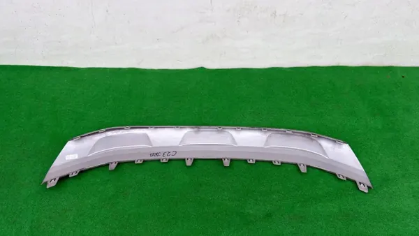 VW Tiguan Allspace Spoiler & Bumperstrip OEM 5NN807532B image 3