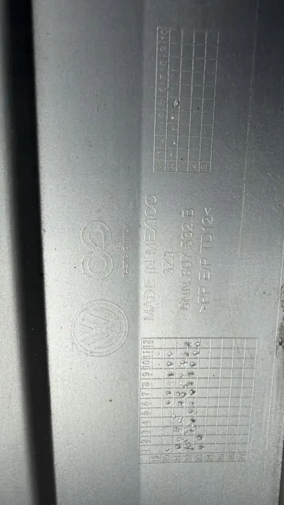 VW Tiguan Allspace Spoiler & Bumperstrip OEM 5NN807532B image 4