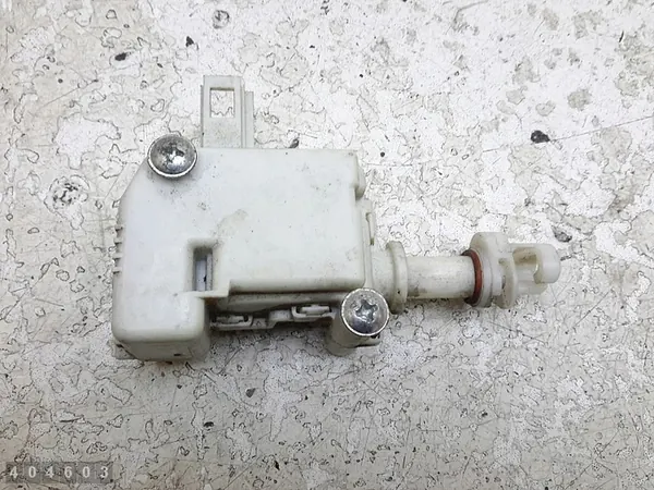 Centrallås Motor VW Passat 2001 3b0810773a image 2