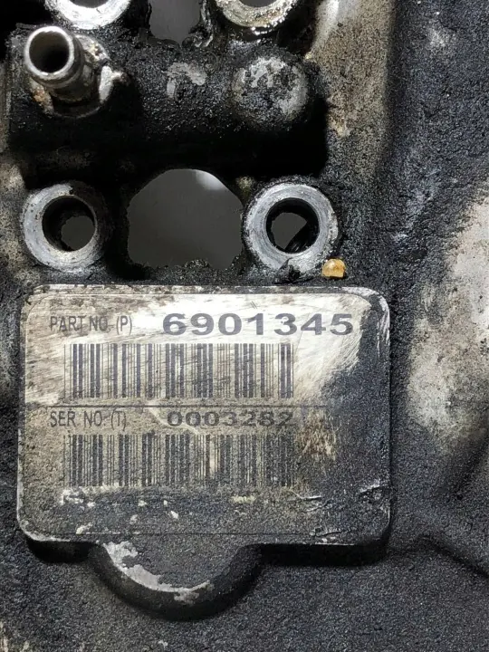 Couvercle de distribution Volvo OE OEM 6901345 - Occasion image 4