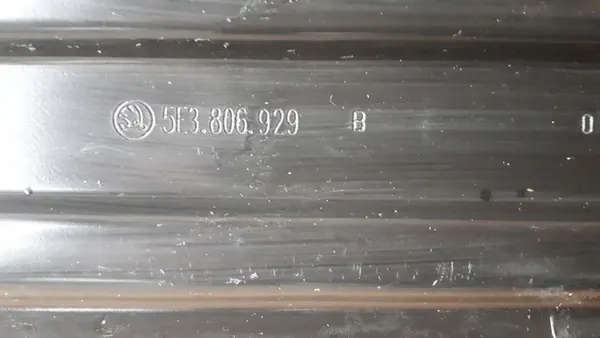 Linke vordere Gurtstütze SKODA OCTAVIA IV image 2