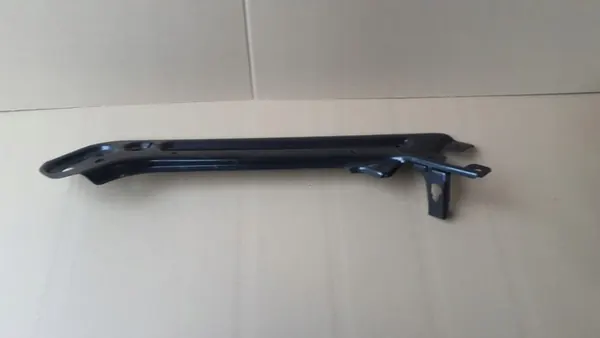 Linke vordere Gurtstütze SKODA OCTAVIA IV image 4