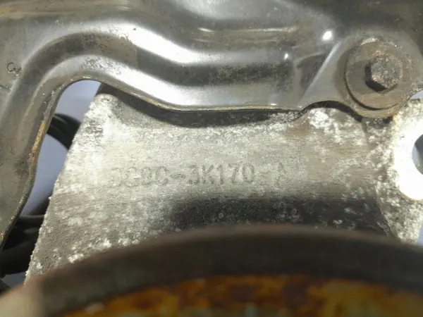 Ford OE Etuoikea Pyörännapa DG9C-3K170-A Mondeo MK5:lle image 3