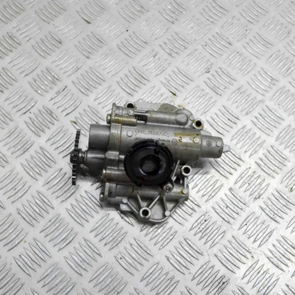 Begagnad oljepump OEM 04E115151A för Audi A3 Sportback image 2
