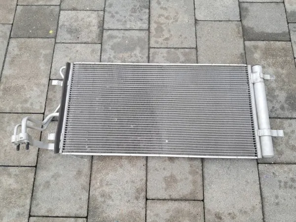 Hyundai Kona AC-condensor OEM 97606J9010 - Gebruikt image 2