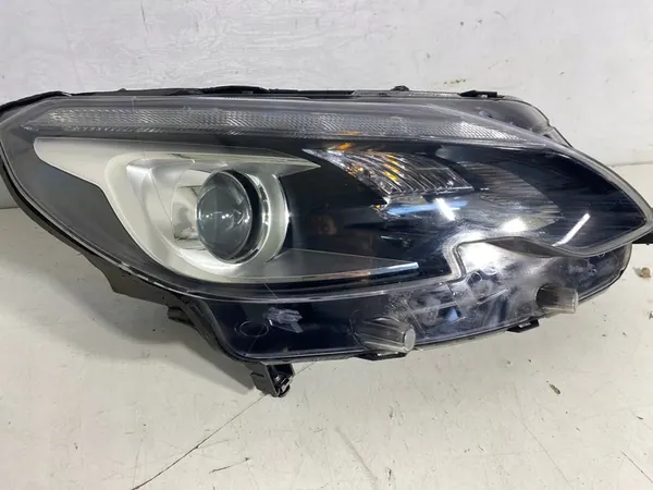 Rechter Voorlicht Peugeot 2008 I Lift EU image 6