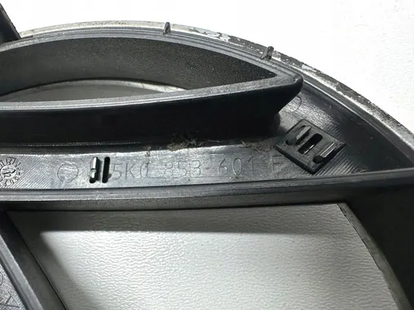 VW GOLF VI Front Grill Emblem 5K0853601F image 5