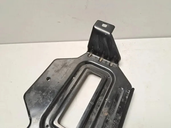 BMW X7 G07 Akunpidike OEM 6827076 - Käytetty image 3