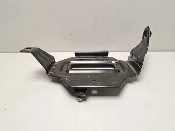 BMW X7 G07 Akunpidike OEM 6827076 - Käytetty image 5