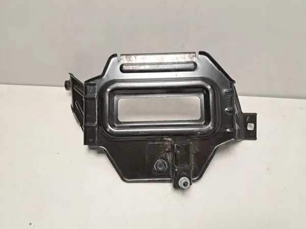 BMW X7 G07 Akunpidike OEM 6827076 - Käytetty image 6