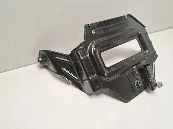 BMW X7 G07 Akunpidike OEM 6827076 - Käytetty image 7