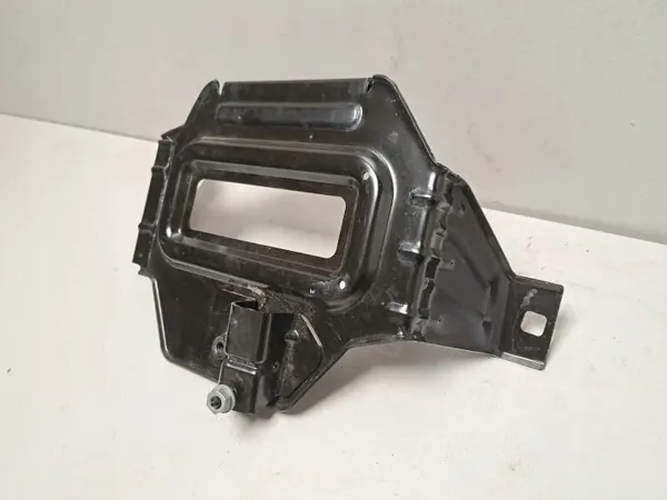 BMW X7 G07 Akunpidike OEM 6827076 - Käytetty image 8