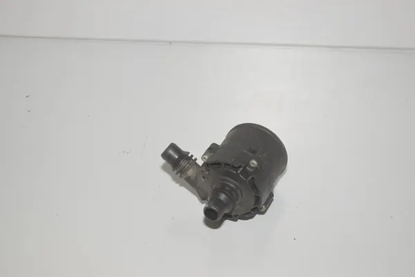 Vattenpump BMW 5 (G30) 4.4L 340kw 2017 OEM 11518623759 image 3