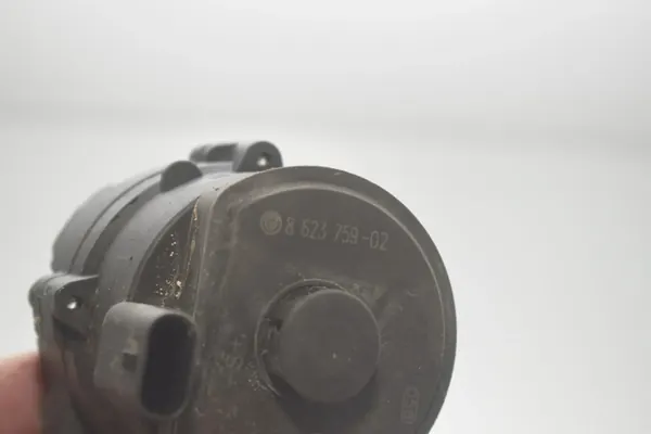 Vattenpump BMW 5 (G30) 4.4L 340kw 2017 OEM 11518623759 image 5