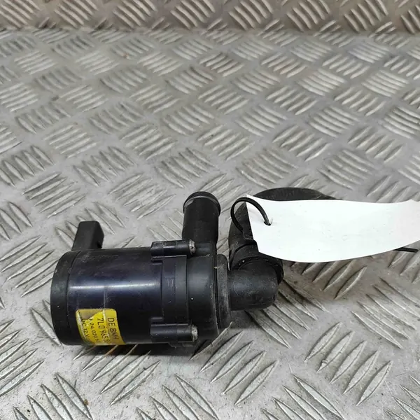 Vattenpumpmotor AUDI Q7 3.0L Diesel 2008 7L0965561J image 2