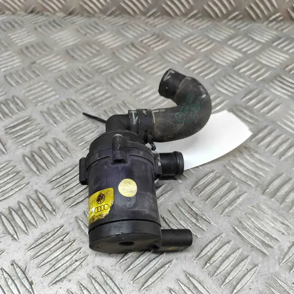 Vattenpumpmotor AUDI Q7 3.0L Diesel 2008 7L0965561J image 3