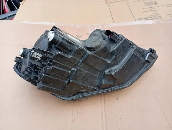 Etulamppu VW Caddy 2K1 image 8