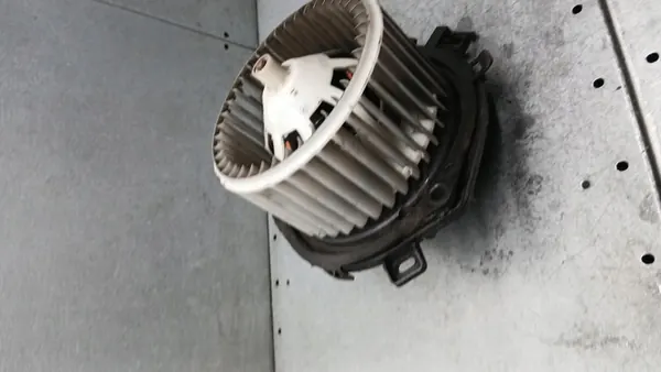 Ventilador de aquecimento Iveco Daily 2.3D 06R 197630200 image 2