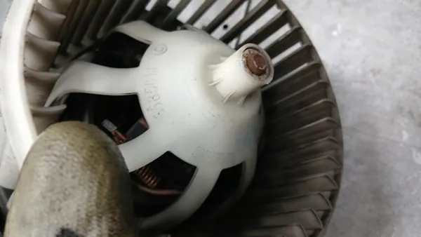 Ventilador de aquecimento Iveco Daily 2.3D 06R 197630200 image 4