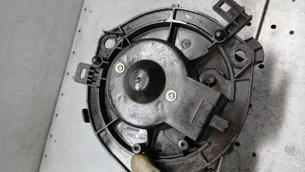 Ventilador de aquecimento Iveco Daily 2.3D 06R 197630200 image 5