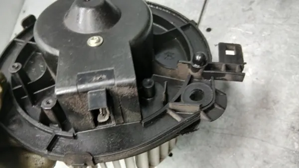 Ventilador de aquecimento Iveco Daily 2.3D 06R 197630200 image 8