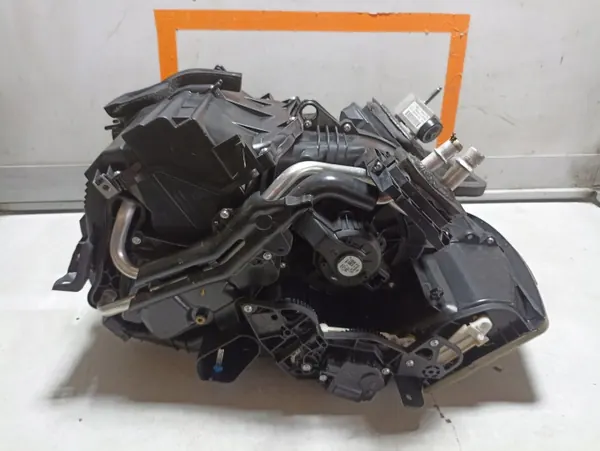 Ford Ecosportin lämmityspuhallinmoottori OEM GN11-19B555-EKB image 7