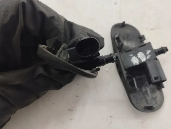 Audi A7 S7 4G 2011 Front Windshield Washer Nozzle image 5