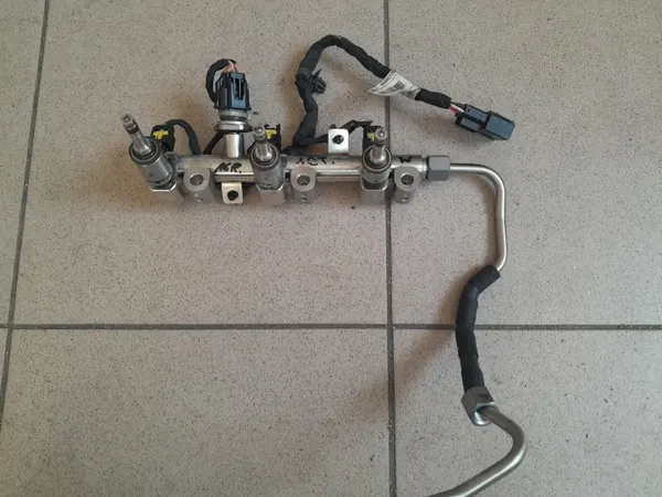 OEM 35350-04300 Rampe d'injecteurs complète Hyundai image 2