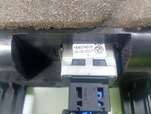Enchufe USB Alfa Romeo 159 OEM M1S255 MAR 00021308 image 5