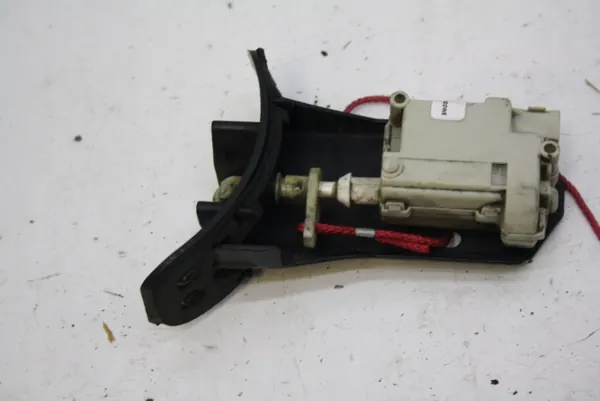 OEM 60682498 Kraftstoffklappen-Verschlussaktuator für Alfa Romeo GT image 3