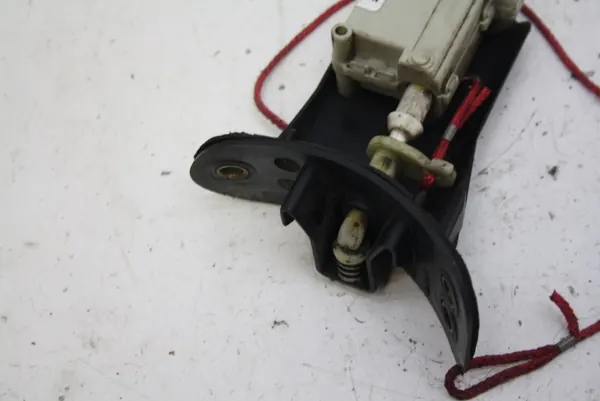 OEM 60682498 Kraftstoffklappen-Verschlussaktuator für Alfa Romeo GT image 4