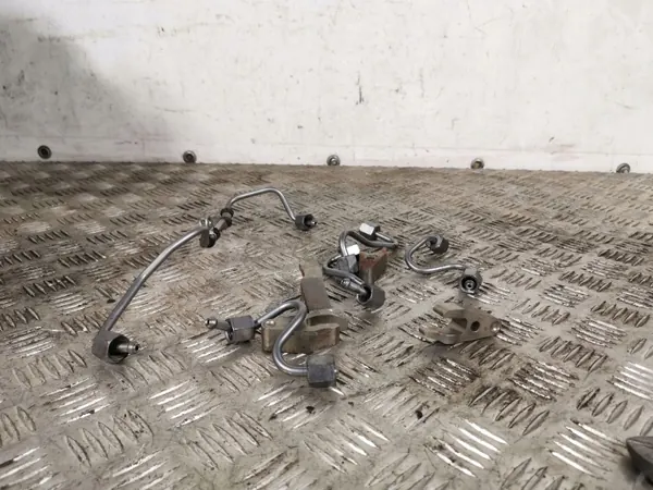 Infiniti Q50 Einspritzleitung OEM FBZ14115 - Gebraucht image 2