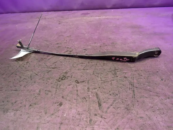 VW Passat B5 Kombi 00-05 Right Wiper Arm 3B1955409B image 2